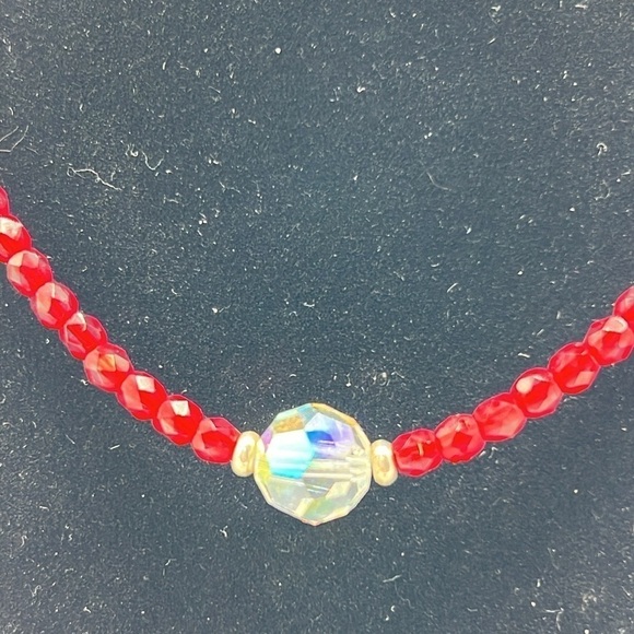 RED NECKLACE WITH AURORA BOREALIS STONE - Picture 3 of 7